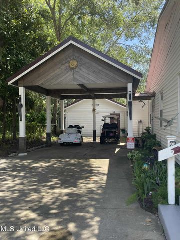 1204 Porter Avenue, Ocean Springs, MS 39564