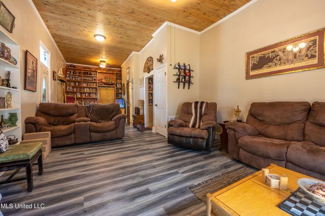 1204 Porter Avenue, Ocean Springs, MS 39564