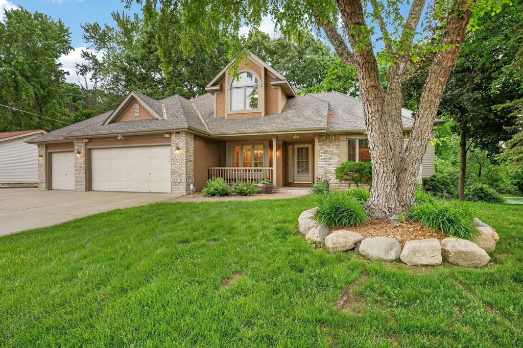 13452 Flagstaff Avenue, Apple Valley, MN 55124