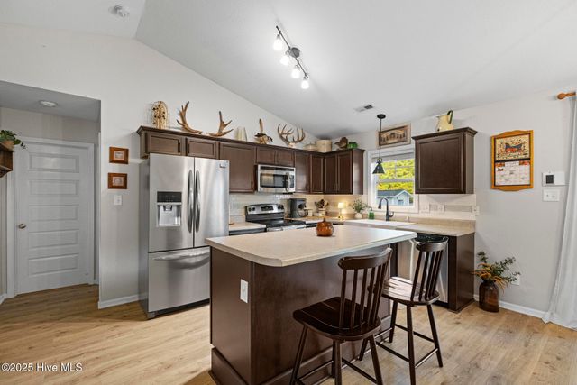 206 N Windy Ridge Road, Hubert, NC 28539