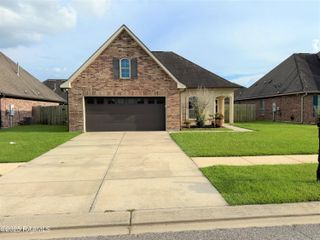 317 Arrowwood Road, Youngsville, LA 70592