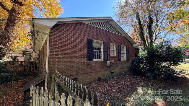 3116 Gardner Park Drive, Gastonia, NC 28054