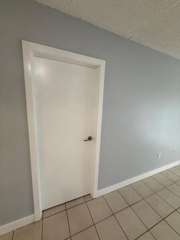 16465 NE 22nd Avenue 105, North Miami Beach, FL 33160