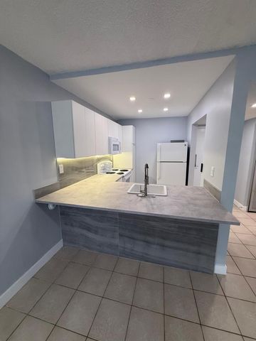 16465 NE 22nd Avenue 105, North Miami Beach, FL 33160