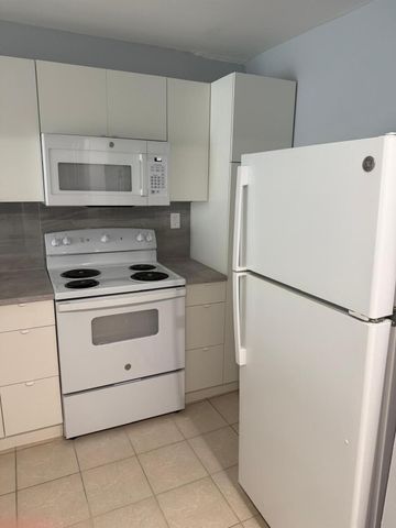 16465 NE 22nd Avenue 105, North Miami Beach, FL 33160