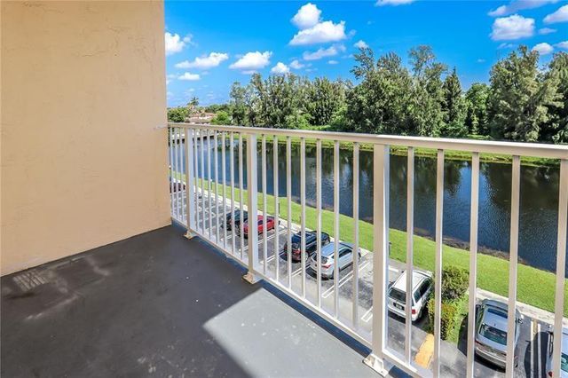 16465 NE 22nd Avenue 105, North Miami Beach, FL 33160