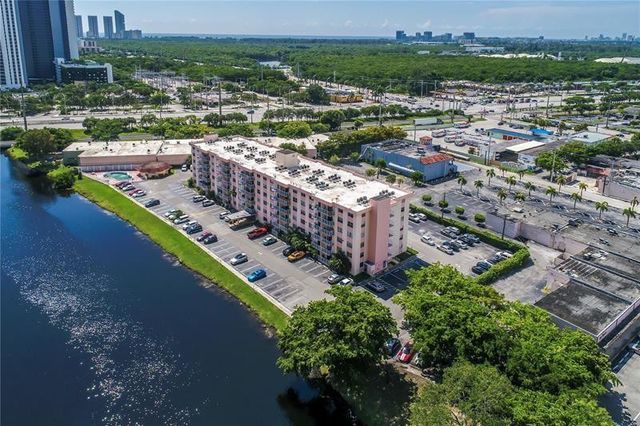 16465 NE 22nd Avenue 105, North Miami Beach, FL 33160