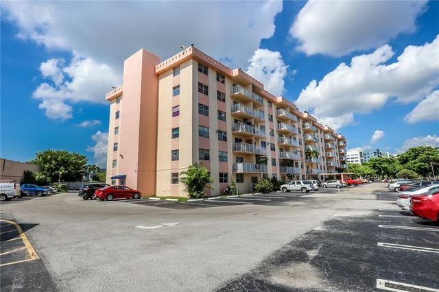 16465 NE 22nd Avenue 105, North Miami Beach, FL 33160