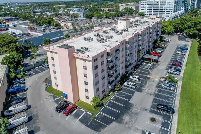 16465 NE 22nd Avenue 105, North Miami Beach, FL 33160