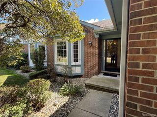 15444 Roxbury Circle, Macomb Township, MI 48044