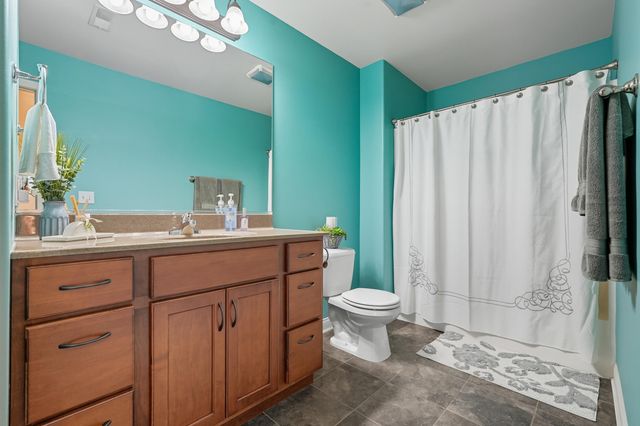 3353 Field Hawk Drive, Valparaiso, IN 46383