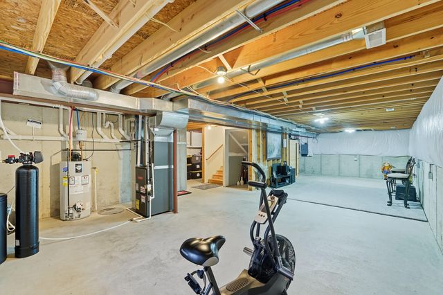 3353 Field Hawk Drive, Valparaiso, IN 46383