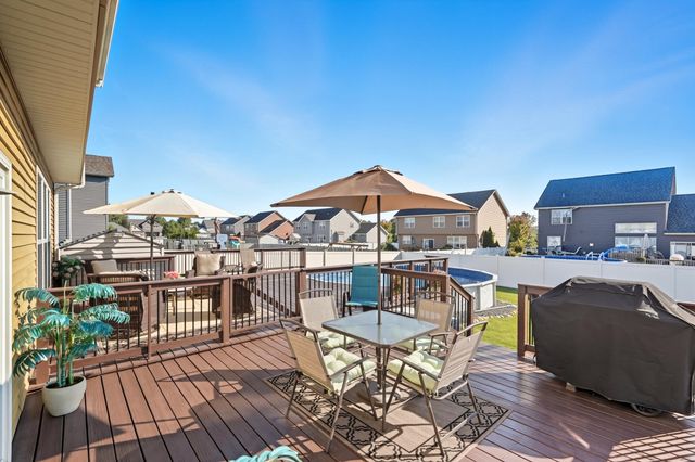 3353 Field Hawk Drive, Valparaiso, IN 46383