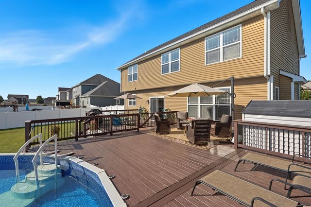 3353 Field Hawk Drive, Valparaiso, IN 46383