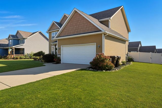 3353 Field Hawk Drive, Valparaiso, IN 46383