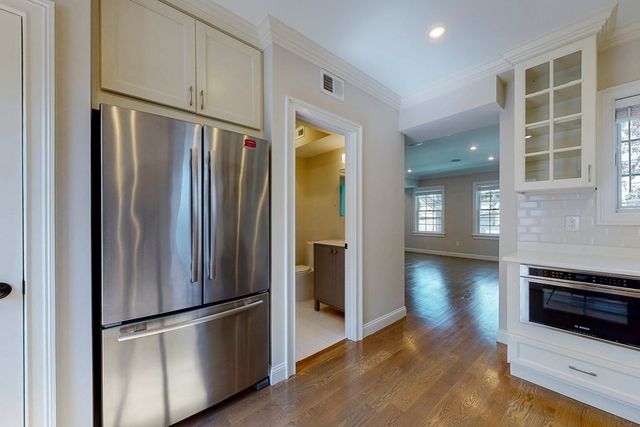 102 Beacon St 2, Somerville, MA 02143