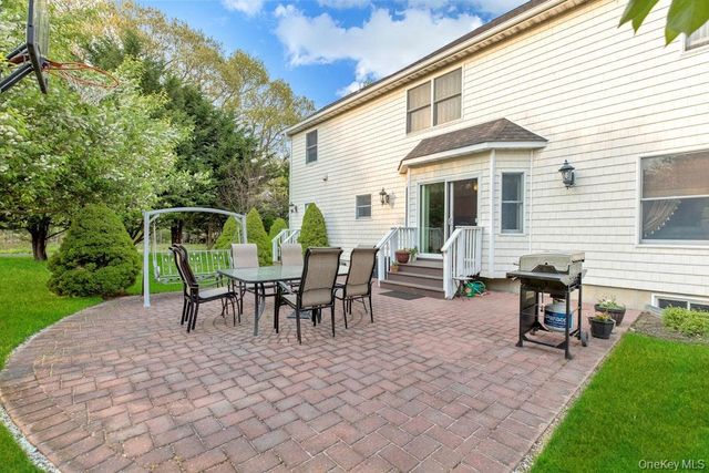 2655 Rocky Point Road, East Marion, NY 11939