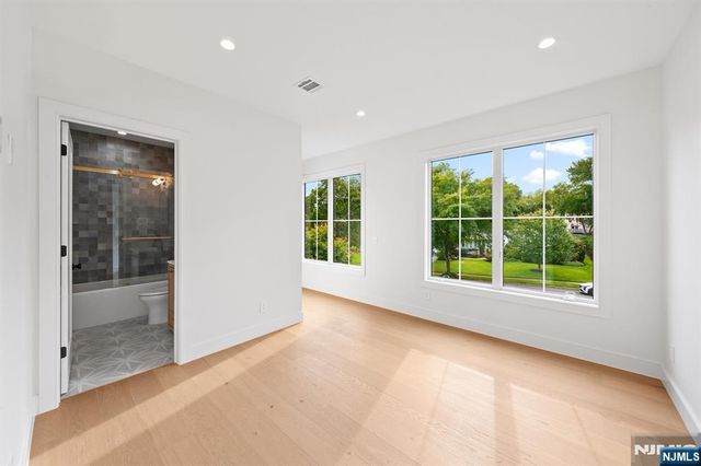 44 Spottswood Road, Glen Rock, NJ 07452