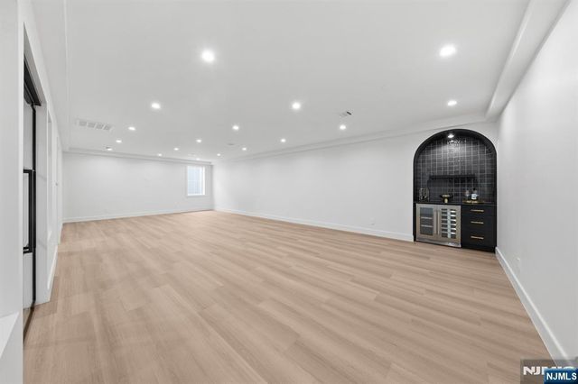 44 Spottswood Road, Glen Rock, NJ 07452