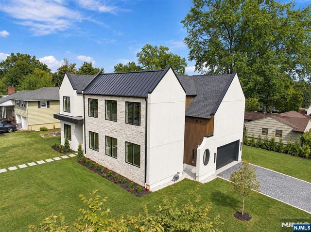 44 Spottswood Road, Glen Rock, NJ 07452