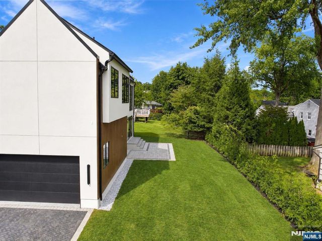44 Spottswood Road, Glen Rock, NJ 07452