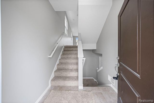 4592 Bradley Circle, Troy, MI 48085