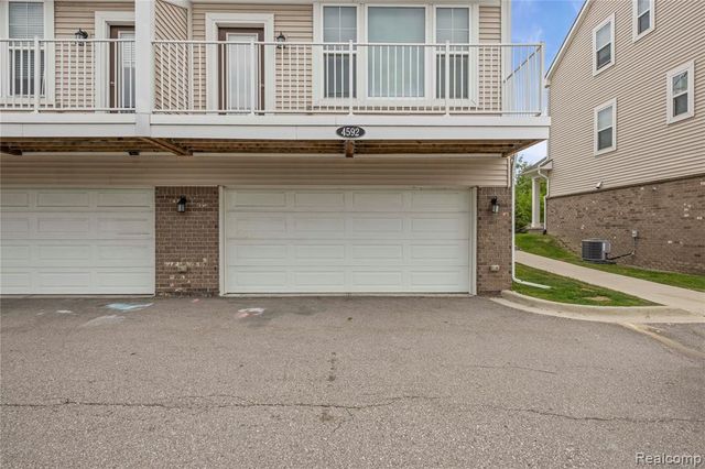 4592 Bradley Circle, Troy, MI 48085