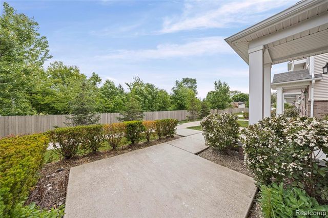 4592 Bradley Circle, Troy, MI 48085