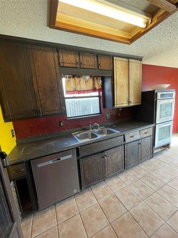 700 Black Hawk Drive, Norman, OK 73072