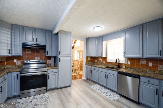 320 Sherwood Road, Fayetteville, GA 30215