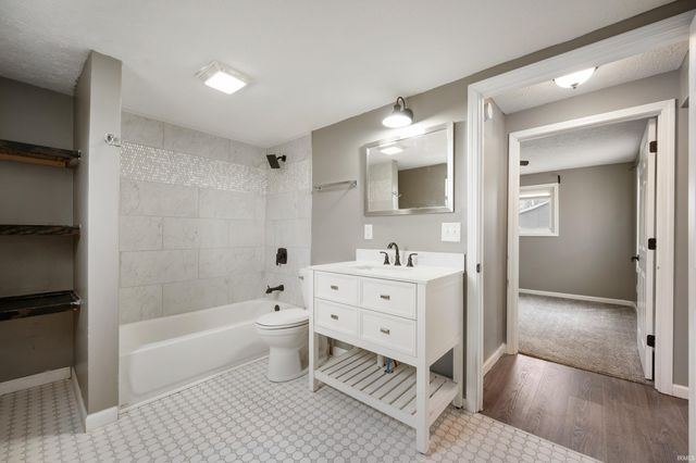 2660 S Benegar Avenue, Yorktown, IN 47396