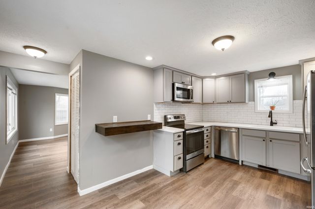 2660 S Benegar Avenue, Yorktown, IN 47396