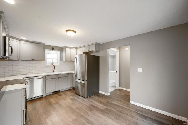 2660 S Benegar Avenue, Yorktown, IN 47396