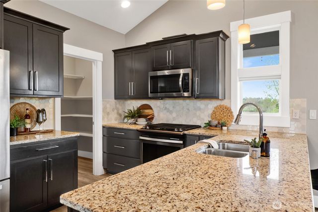 2760 Jessie Court, Ferndale, WA 98248