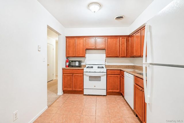 220-80 64th Avenue 203, Bayside, NY 11364