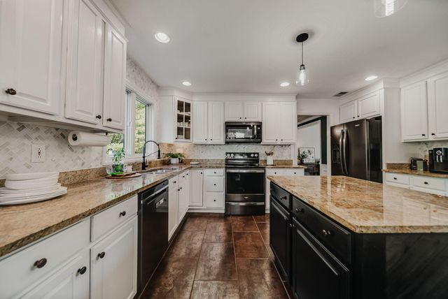 656 Bay Drive, Westerville, OH 43082