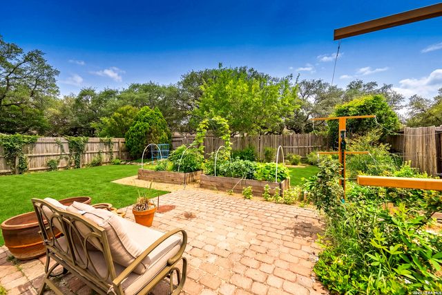 1035 Maltese Ln, San Antonio, TX 78260