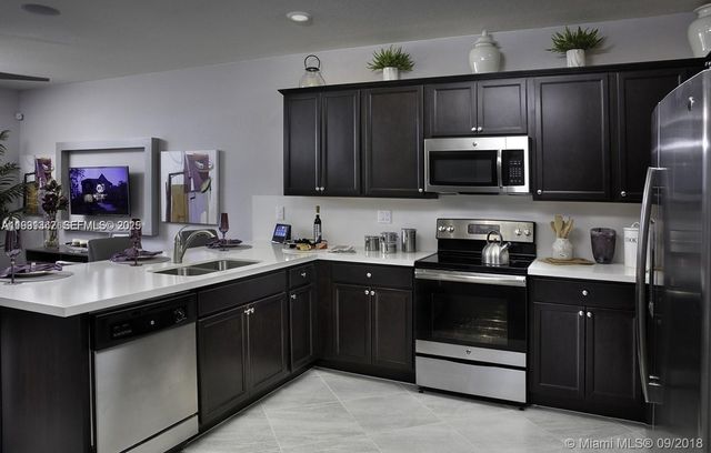 3541 W 104th Ter, Hialeah, FL 33018