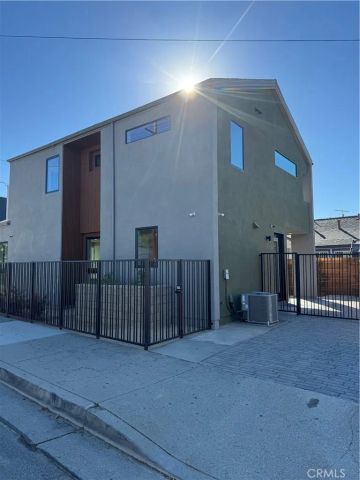 355 Newland, Los Angeles, CA 90042