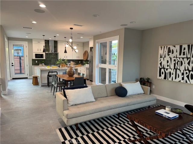 355 Newland, Los Angeles, CA 90042