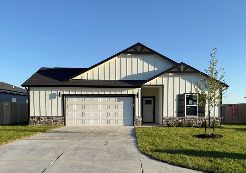 2872 S Maize Ct, Wichita, KS 67215