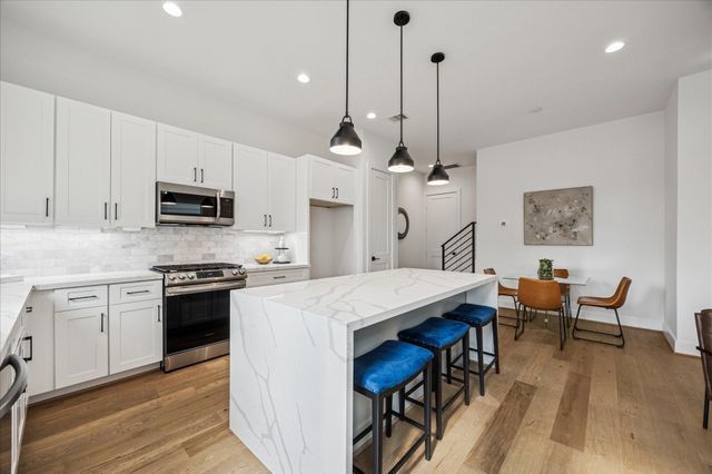 1922 Luna Woods Lane, Houston, TX 77055