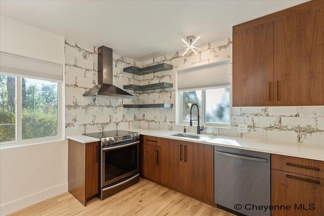 429 W 5TH AVE, Cheyenne, WY 82001