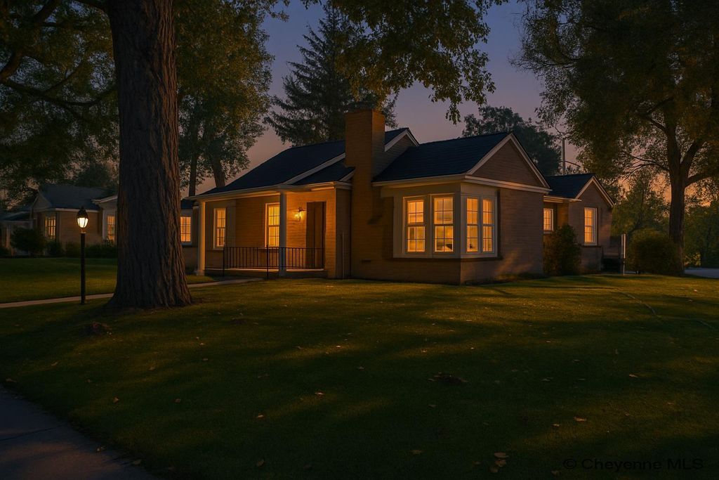 429 W 5TH AVE, Cheyenne, WY 82001