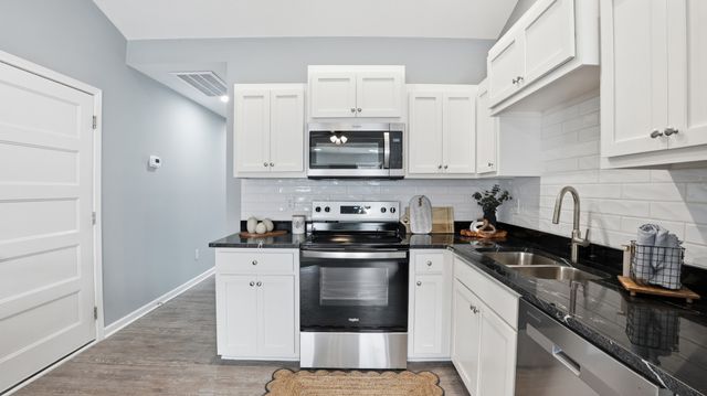 741 Kings Ln Apt B6, Tullahoma, TN 37388