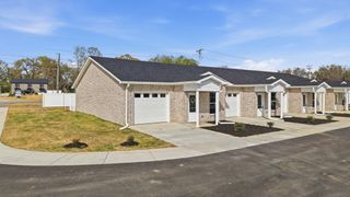 741 Kings Ln Apt B6, Tullahoma, TN 37388