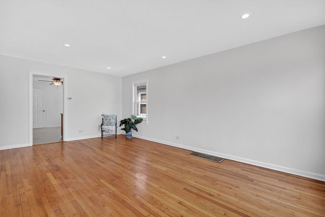 10552 S Troy Street, Chicago, IL 60655