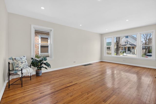 10552 S Troy Street, Chicago, IL 60655