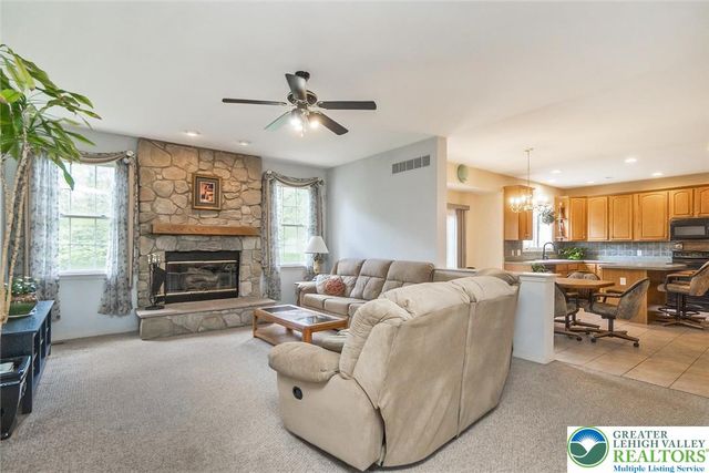 1422 Morningside Drive, Upper Macungie Twp, PA 18069