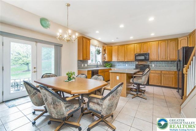 1422 Morningside Drive, Upper Macungie Twp, PA 18069
